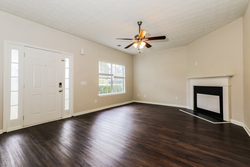 2,640/Mo, 4080 Robin Circle Union CIty, GA 30349 Living Room View 2