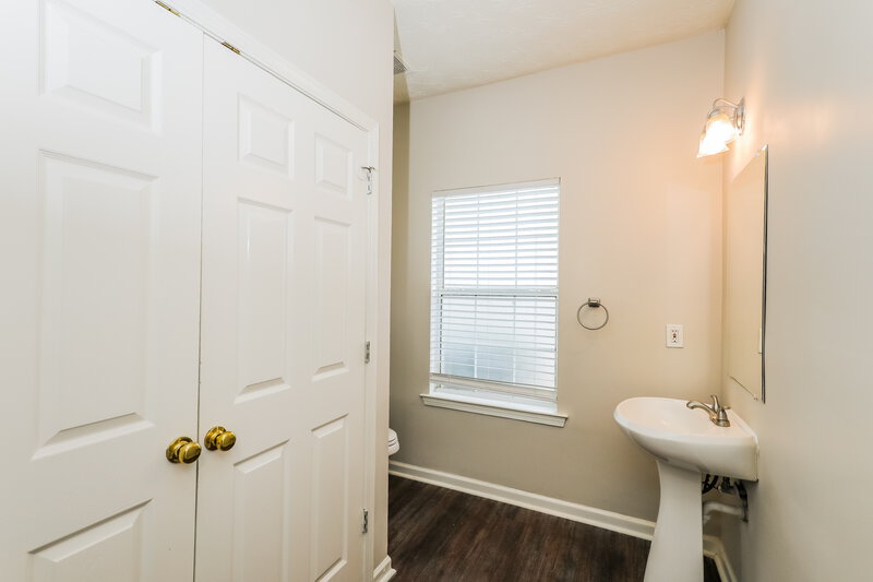 2,640/Mo, 4080 Robin Circle Union CIty, GA 30349 Bathroom View