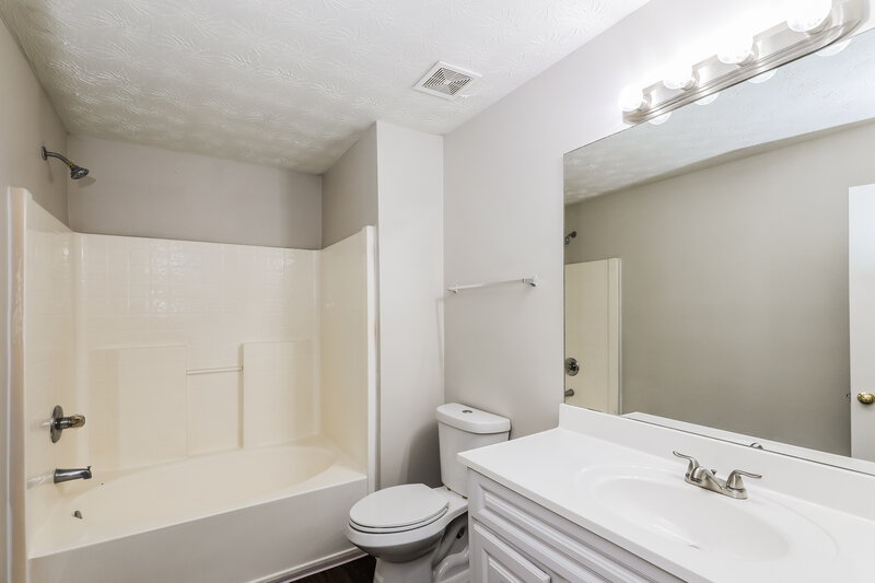 2,640/Mo, 4080 Robin Circle Union CIty, GA 30349 Bathroom View 2