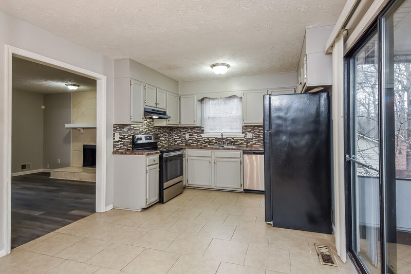 1,825/Mo, 3504 Sandra Dr Douglasville, GA 30135 Kitchen View 2