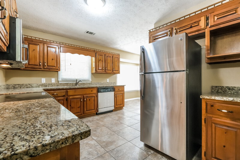 1,835/Mo, 75 Beaver Dam Ct Covington, GA 30016 Kitchen View