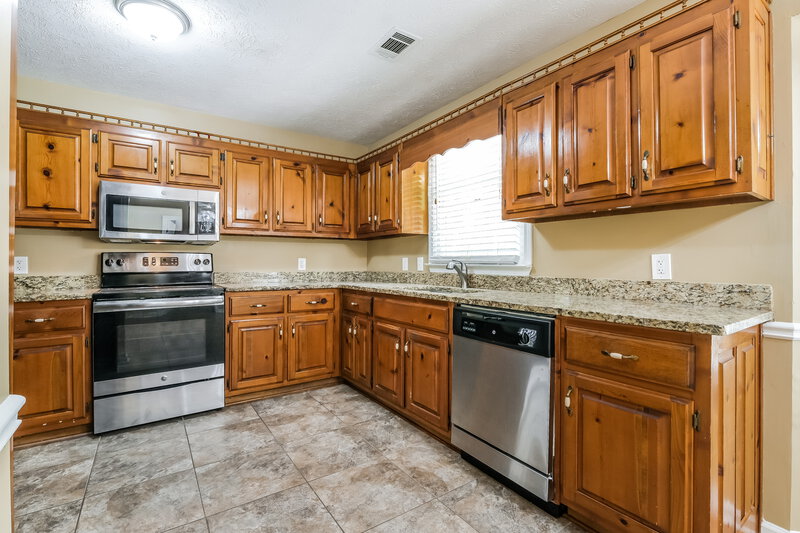 1,835/Mo, 75 Beaver Dam Ct Covington, GA 30016 Kitchen View 2