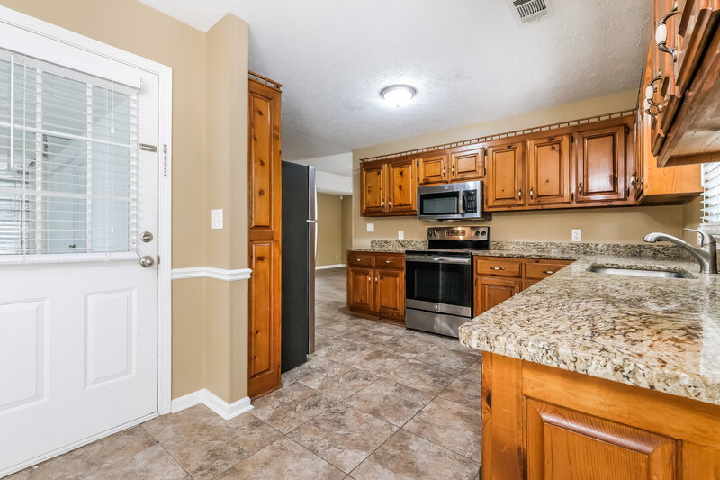 1,835/Mo, 75 Beaver Dam Ct Covington, GA 30016 Kitchen View 3