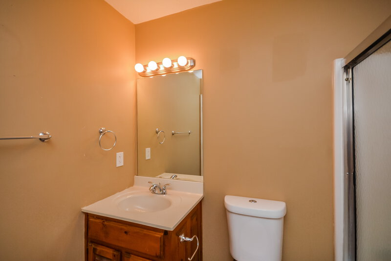 2,075/Mo, 75 Beaver Dam Ct Covington, GA 30016 Bathroom View