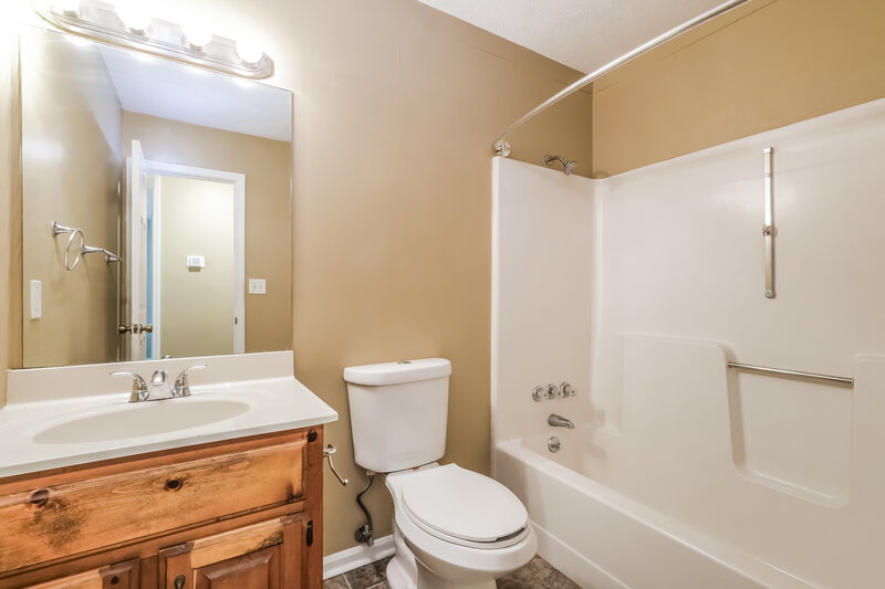 1,835/Mo, 75 Beaver Dam Ct Covington, GA 30016 Bathroom View