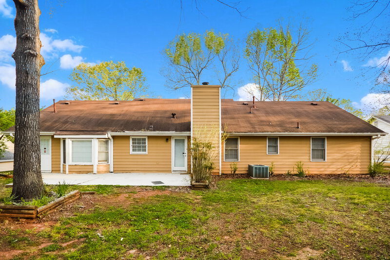 2,075/Mo, 75 Beaver Dam Ct Covington, GA 30016 Rear View