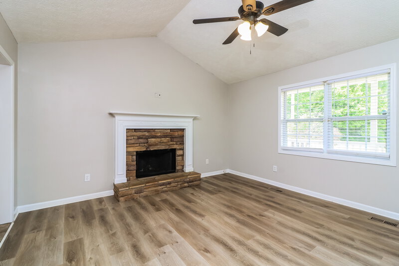 1,660/Mo, 90 Spring Leaf Dr Dallas, GA 30157 Living Room View 2