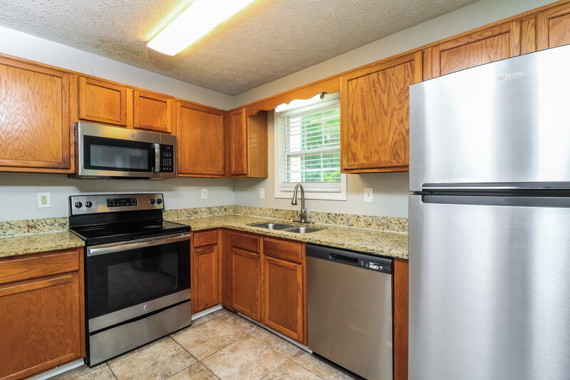 1,660/Mo, 90 Spring Leaf Dr Dallas, GA 30157 Kitchen View