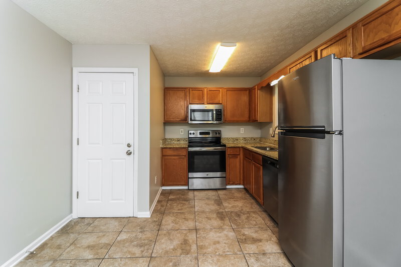 1,660/Mo, 90 Spring Leaf Dr Dallas, GA 30157 Kitchen View 2