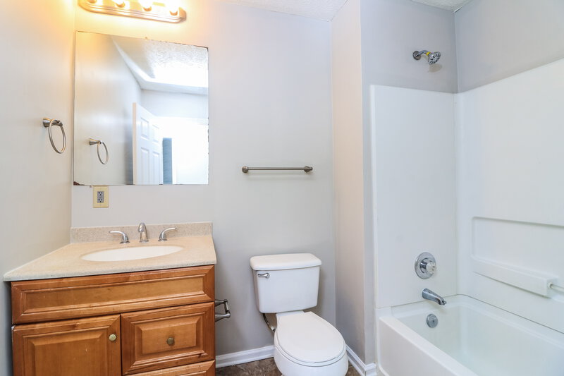 1,660/Mo, 90 Spring Leaf Dr Dallas, GA 30157 Bathroom View