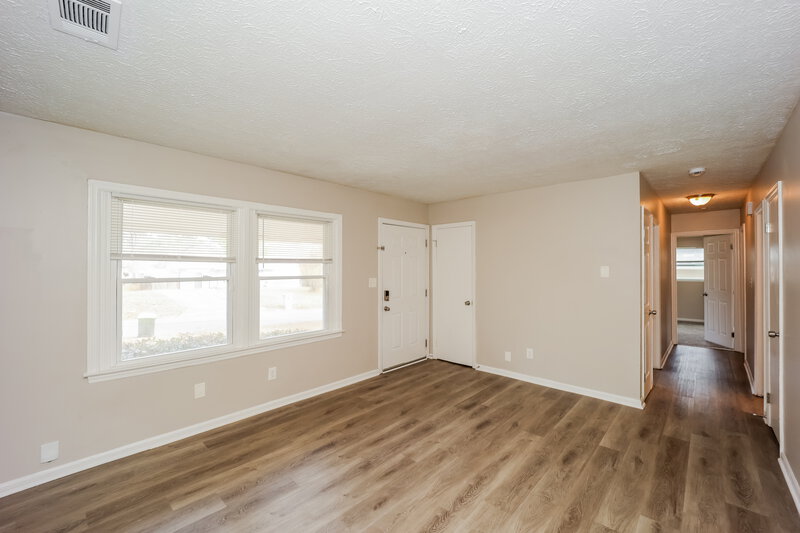 2,290/Mo, 8203 Sussex Dr Jonesboro, GA 30238 Living Room View