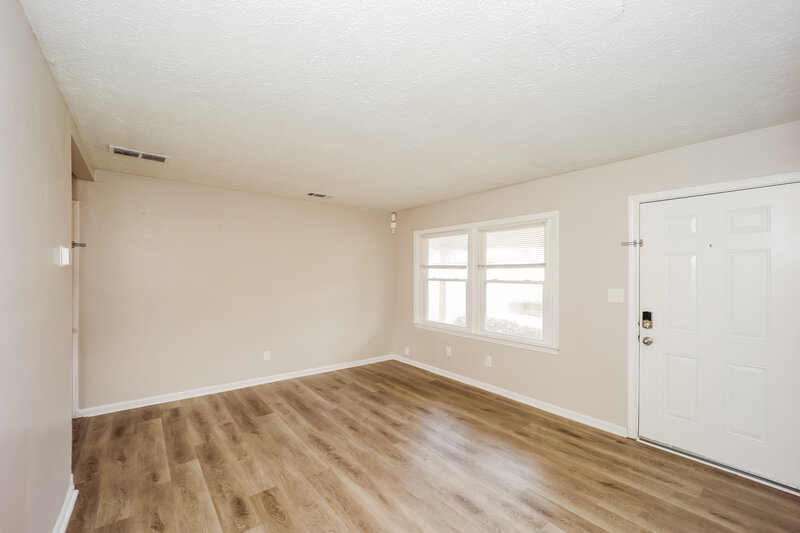 2,290/Mo, 8203 Sussex Dr Jonesboro, GA 30238 Living Room View 2