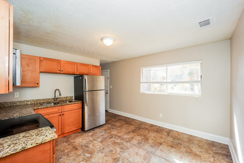 2,290/Mo, 8203 Sussex Dr Jonesboro, GA 30238 Kitchen View