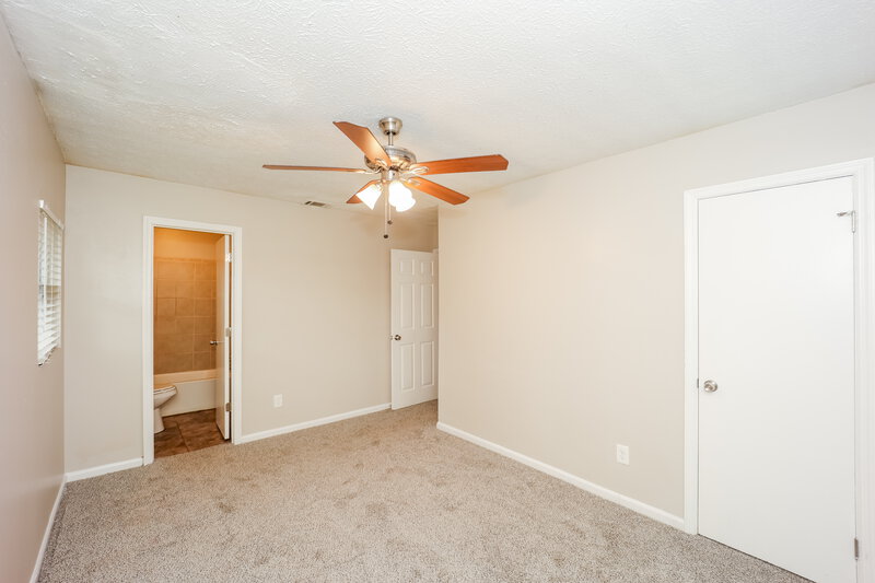 2,290/Mo, 8203 Sussex Dr Jonesboro, GA 30238 Main Bedroom View 2