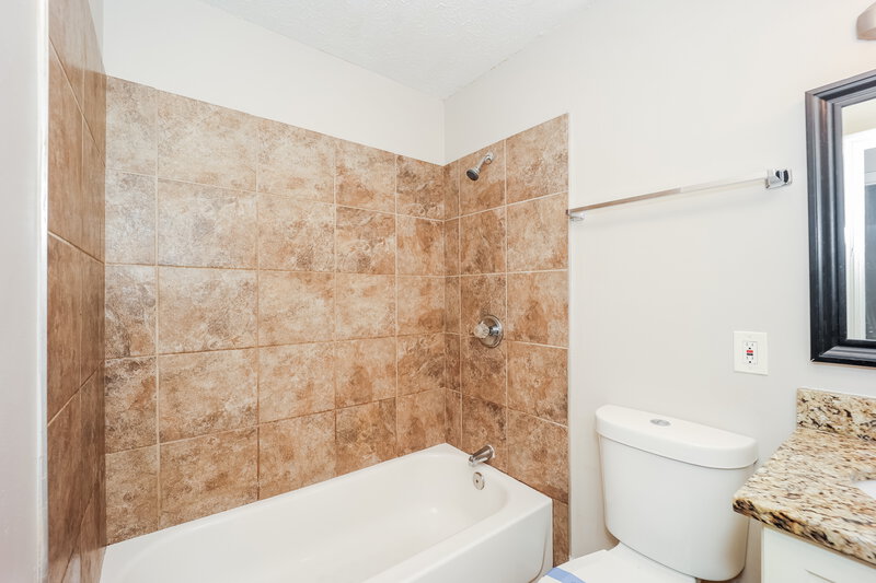 2,290/Mo, 8203 Sussex Dr Jonesboro, GA 30238 Bathroom View