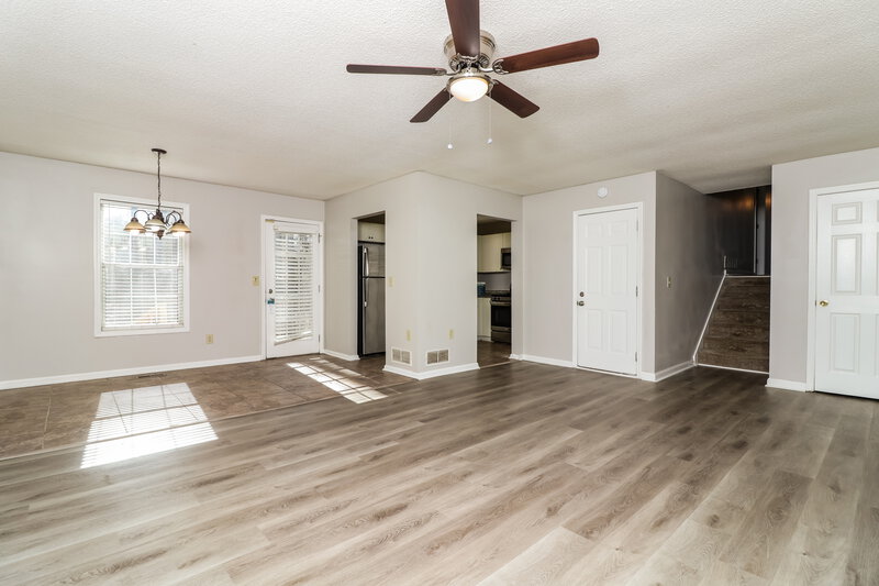 1,660/Mo, 200 Campbell Dr Dallas, GA 30132 Living Room View 2