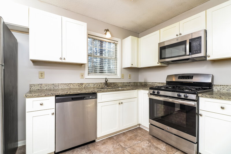 1,660/Mo, 200 Campbell Dr Dallas, GA 30132 Kitchen View 2