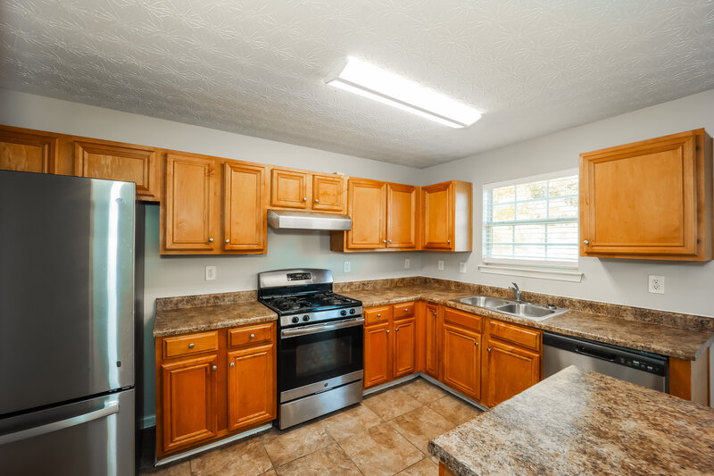 2,035/Mo, 2610 Patriots Rd Riverdale, GA 30296 Kitchen View