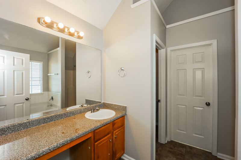 2,035/Mo, 2610 Patriots Rd Riverdale, GA 30296 Main Bathroom View