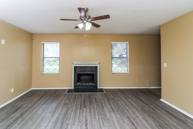 1,490/Mo, 5438 Farmview Close Stone Mountain, GA 30088 Living Room View