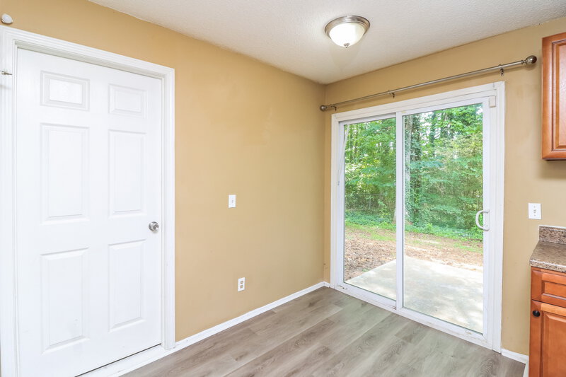 1,490/Mo, 5438 Farmview Close Stone Mountain, GA 30088 Breakfast Nook View