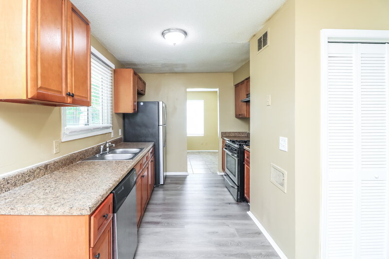 1,490/Mo, 5438 Farmview Close Stone Mountain, GA 30088 Kitchen View