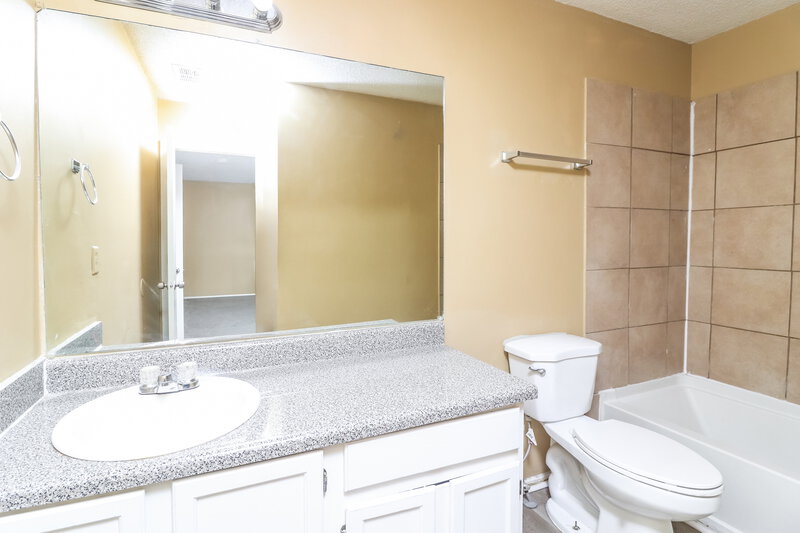 1,490/Mo, 5438 Farmview Close Stone Mountain, GA 30088 Main Bathroom View