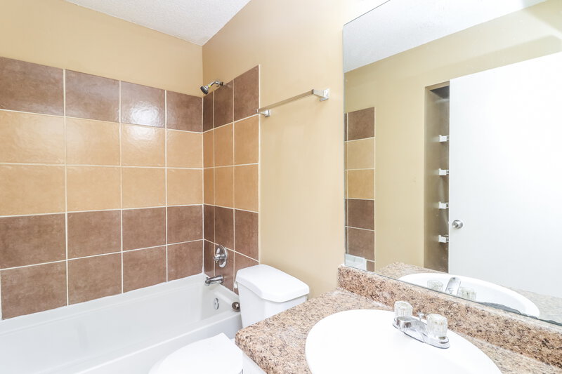 1,490/Mo, 5438 Farmview Close Stone Mountain, GA 30088 Bathroom View