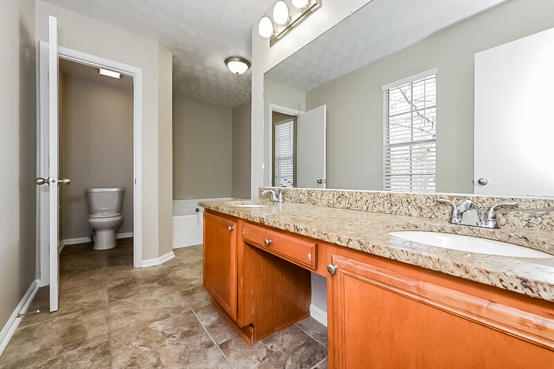 2,690/Mo, 245 Marcliff Ct College Park, GA 30349 Main Bathroom View