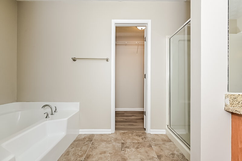 2,690/Mo, 245 Marcliff Ct College Park, GA 30349 Main Bathroom View 2