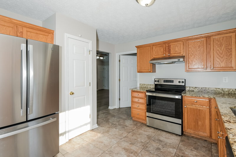 2,330/Mo, 45 Pebble Ridge Dr Covington, GA 30014 Kitchen View 2