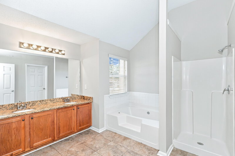 2,310/Mo, 6624 Pamplona Pl Atlanta, GA 30349 Primary Bathroom View