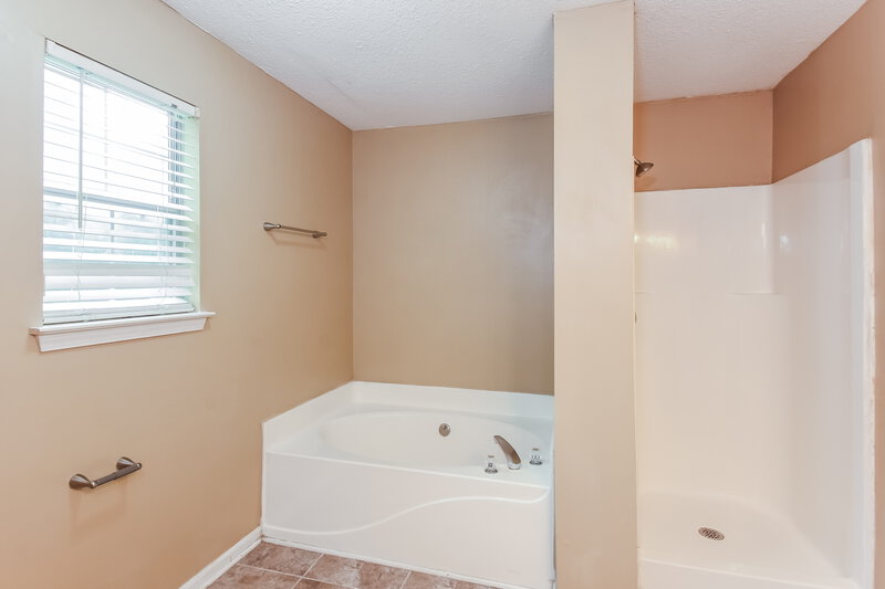 1,755/Mo, 1531 Wembley Dr Douglasville, GA 30134 Main Bathroom View
