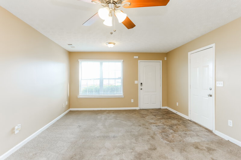 1,640/Mo, 430 Victoria Blvd Oxford, GA 30054 Living Room View 2