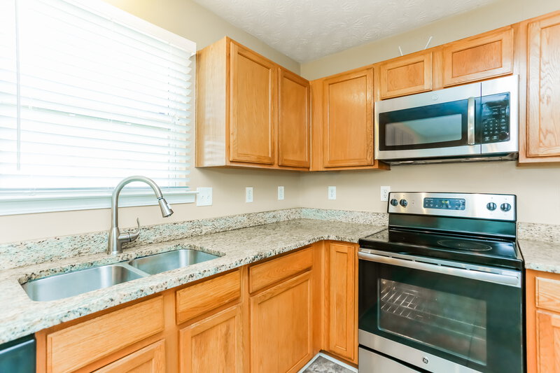 1,640/Mo, 430 Victoria Blvd Oxford, GA 30054 Kitchen View 3