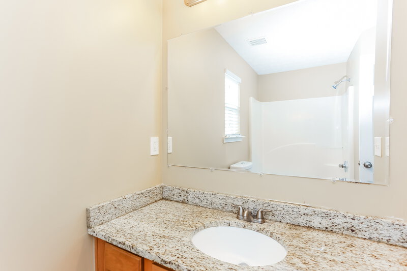 1,640/Mo, 430 Victoria Blvd Oxford, GA 30054 Main Bathroom View