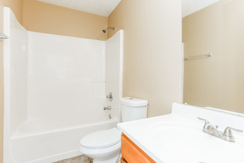 1,640/Mo, 430 Victoria Blvd Oxford, GA 30054 Bathroom View