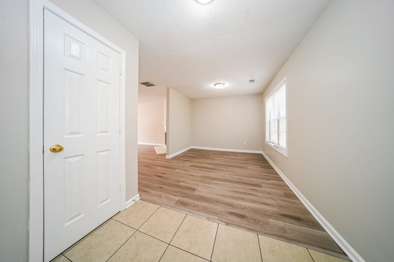 1,845/Mo, 7130 Ravenwood Ln Lithonia, GA 30038 Dining Room View 2