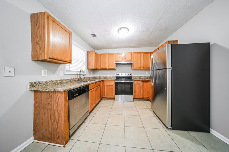 1,845/Mo, 7130 Ravenwood Ln Lithonia, GA 30038 Kitchen View