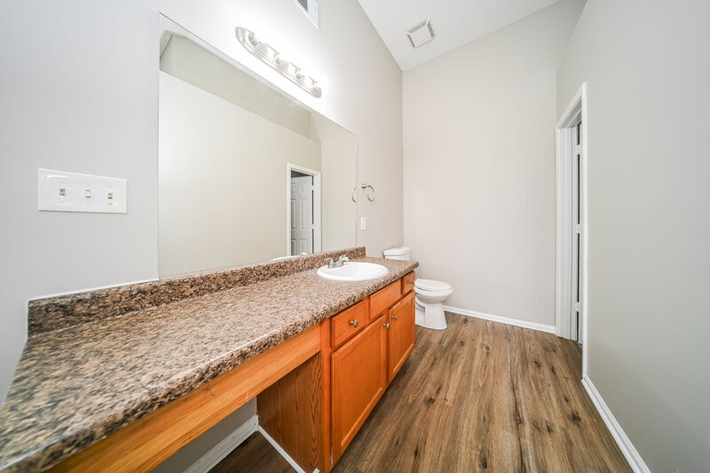 1,845/Mo, 7130 Ravenwood Ln Lithonia, GA 30038 Main Bathroom View