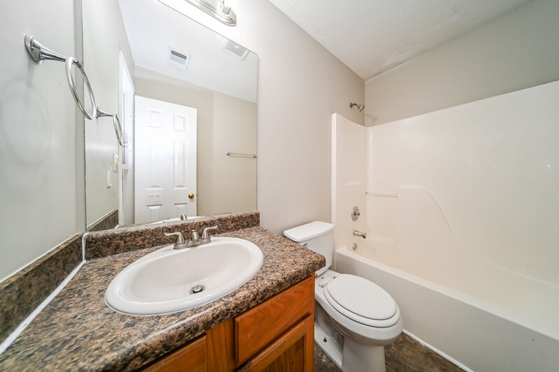 1,845/Mo, 7130 Ravenwood Ln Lithonia, GA 30038 Bathroom View