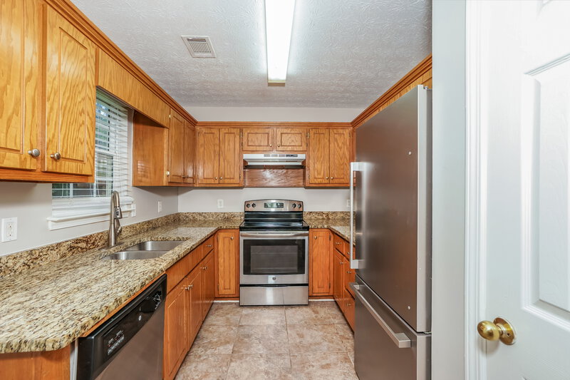 1,760/Mo, 243 Rocky Point Rd Covington, GA 30014 Kitchen View