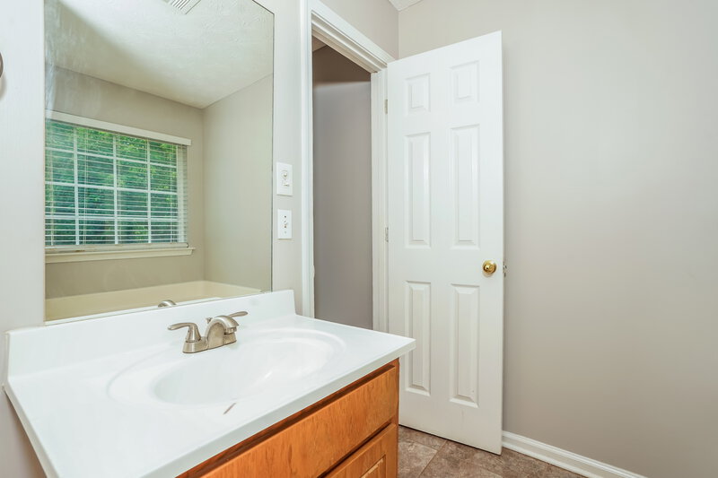 1,760/Mo, 243 Rocky Point Rd Covington, GA 30014 Main Bathroom View