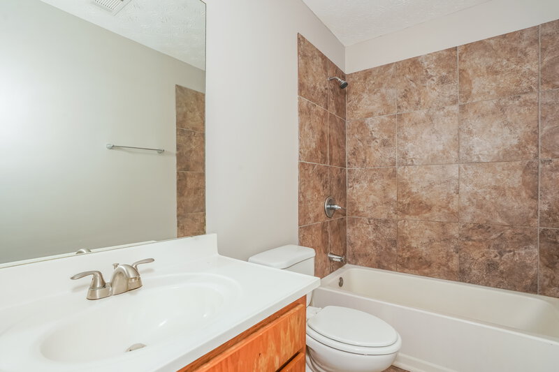 1,760/Mo, 243 Rocky Point Rd Covington, GA 30014 Bathroom View