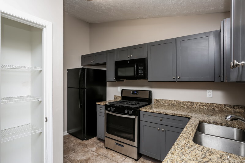 1,610/Mo, 5201 Scarbrough Ln Stone Mountain, GA 30088 Kitchen View