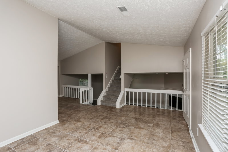 1,610/Mo, 5201 Scarbrough Ln Stone Mountain, GA 30088 Family Room View