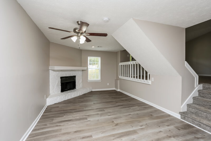 1,610/Mo, 5201 Scarbrough Ln Stone Mountain, GA 30088 Family Room View 2