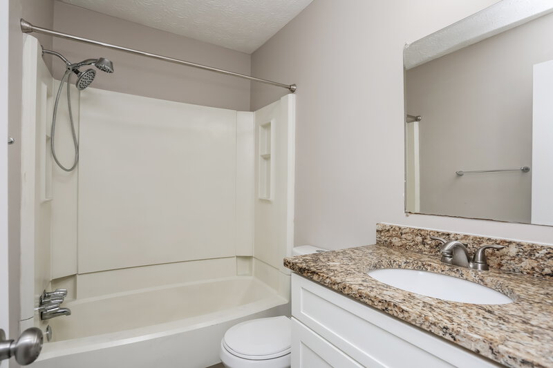 1,610/Mo, 5201 Scarbrough Ln Stone Mountain, GA 30088 Main Bathroom View