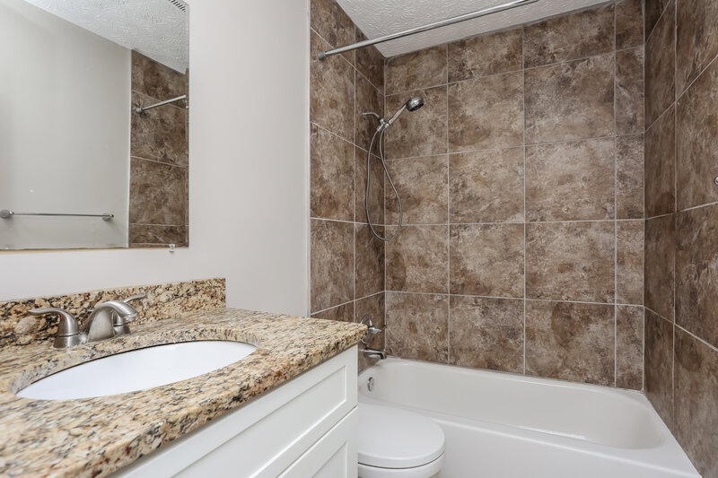 1,610/Mo, 5201 Scarbrough Ln Stone Mountain, GA 30088 Main Bathroom View 2