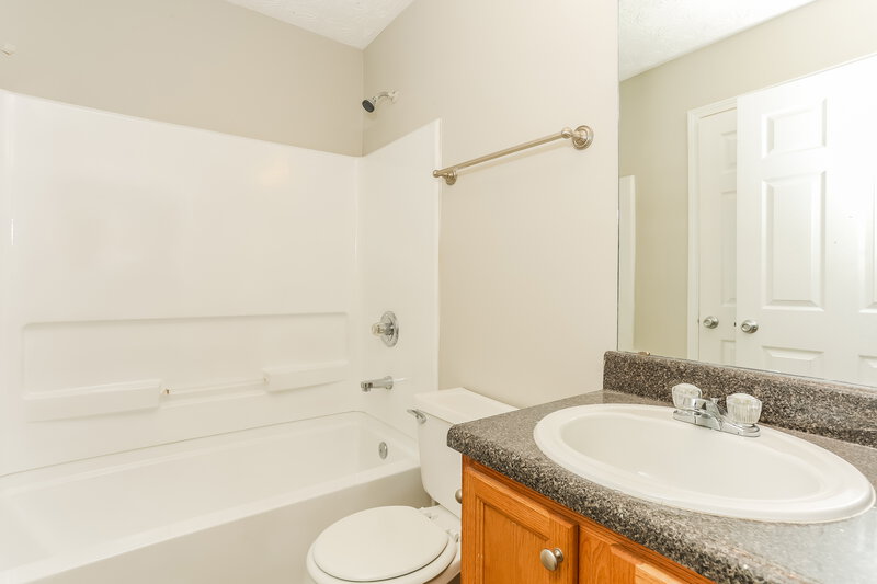 2,490/Mo, 3830 Riverside Pkwy Decatur, GA 30034 Main Bathroom View